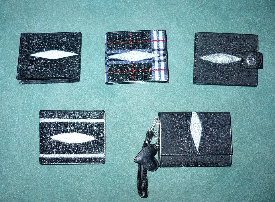 Файл:Stingray wallets.JPG