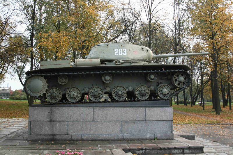 Файл:KV-85 right side view.JPG