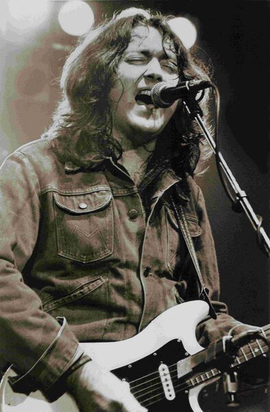 Файл:Rory Gallagher 1982.jpg
