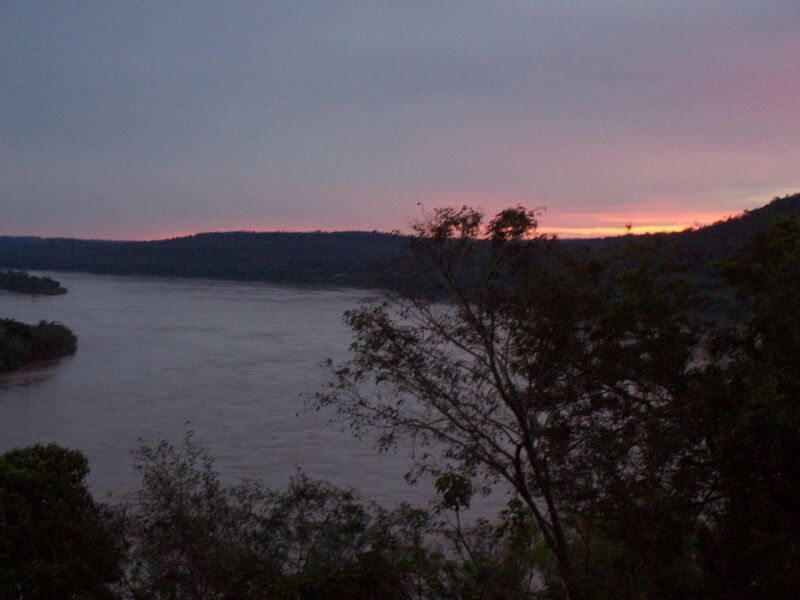 Файл:Atardeceruruguayrio.JPG