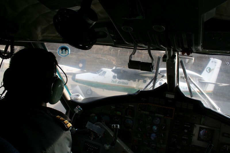 Файл:RK 0603 03610 TwinOtterCockpit.jpg