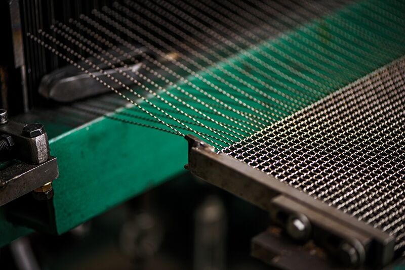 Файл:Crimped wire mesh machine.jpg