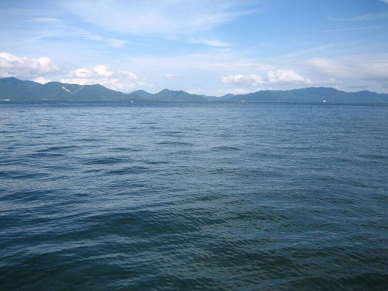Файл:Lake Inawashiro 1.JPG