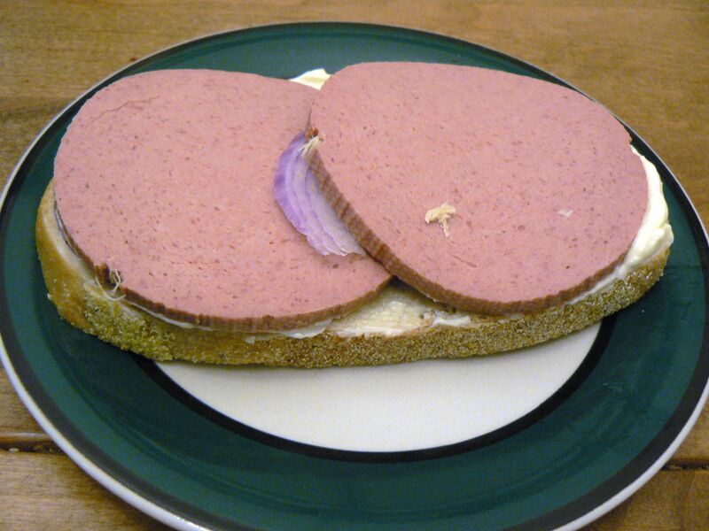 Файл:Liverwurst slices on bread..jpg