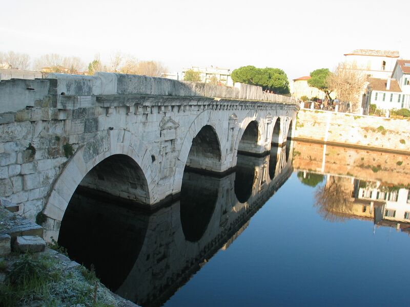 Файл:Tiberius Bridge Rimini.JPG