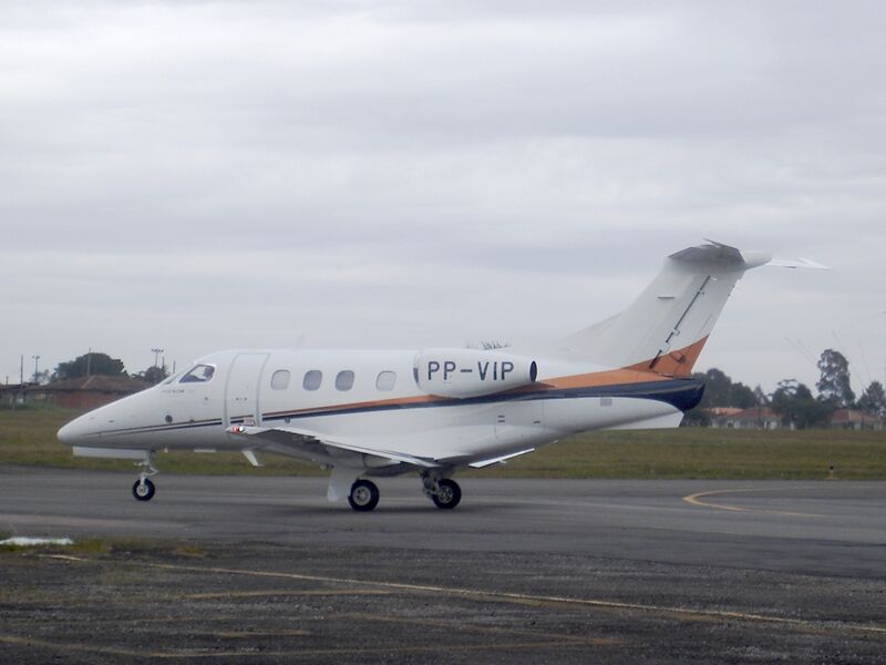Файл:Embraer Phenom 100 PP-VIP.JPG