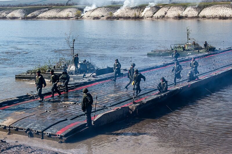Файл:MotorizedRifleExercise2019-07.jpg