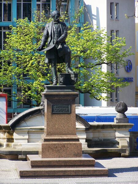 Файл:Dresden Semper-Statue 2.jpg