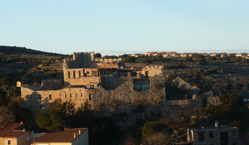 Файл:Fitou Chateau AL.jpg
