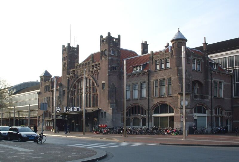Файл:Haarlem Station.JPG