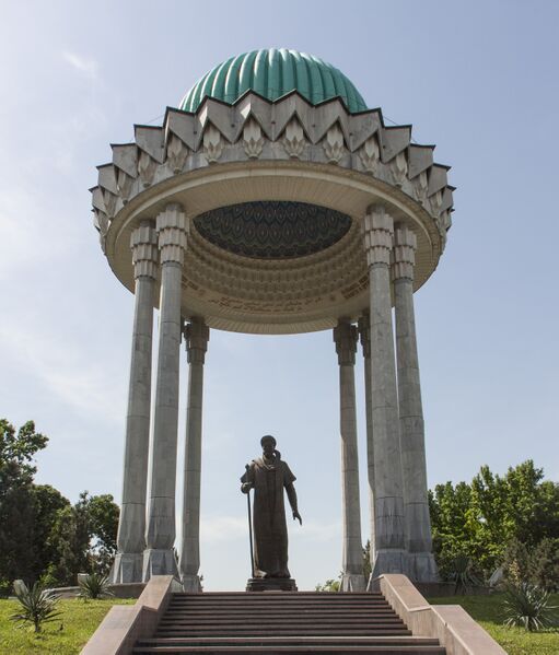 Файл:Navoi Monument, Tashkent.jpg