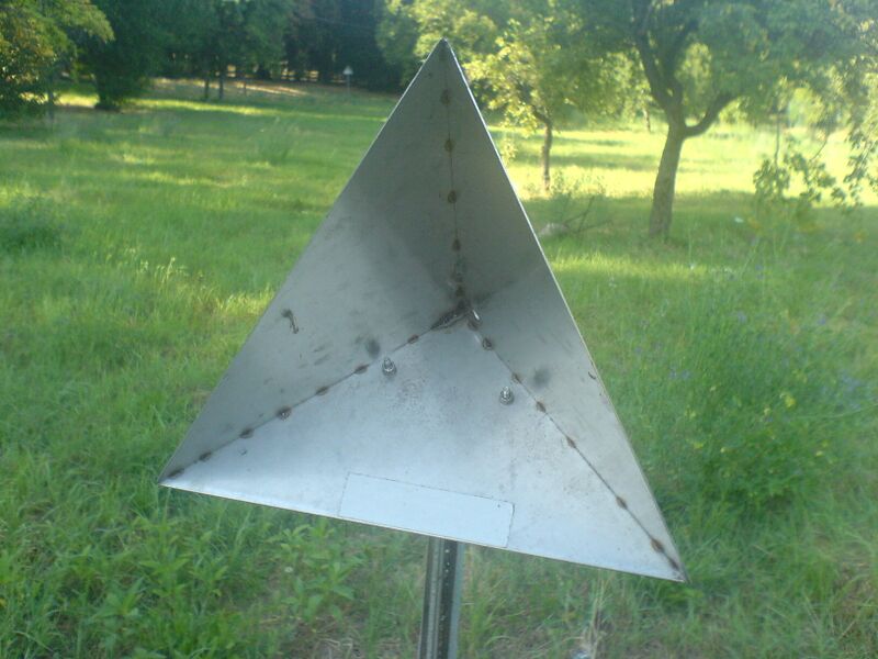 Файл:Corner reflector.JPG