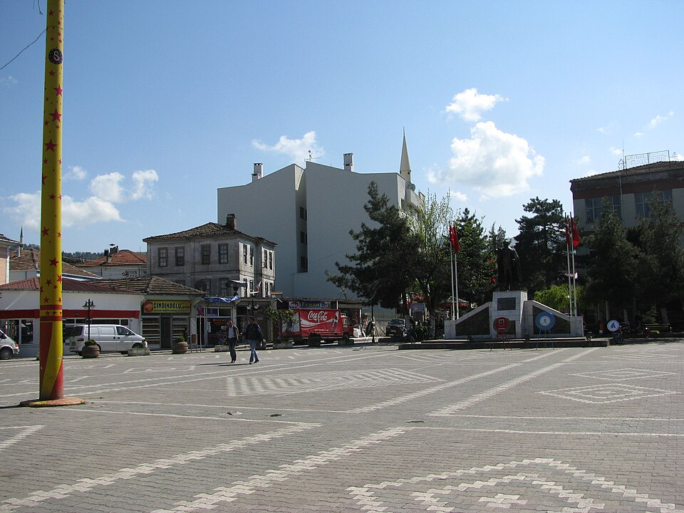 Файл:Alaçam Meydanı.JPG