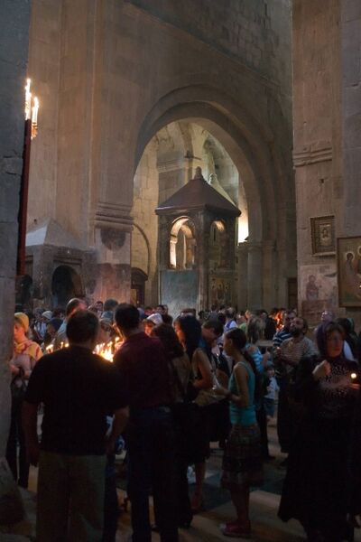 Файл:Mtskhetoba festivity in Mtskheta Cathedral.jpg