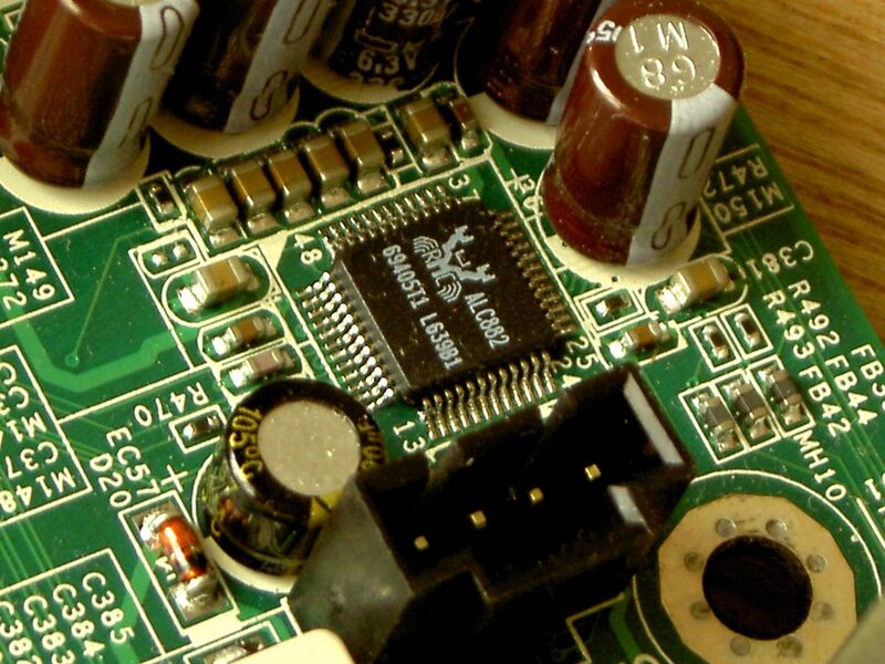 Файл:Realtek ALC882 HDAudio codec.jpg