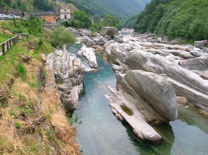 Файл:Lavertezzo, fiume Verzasca.JPG