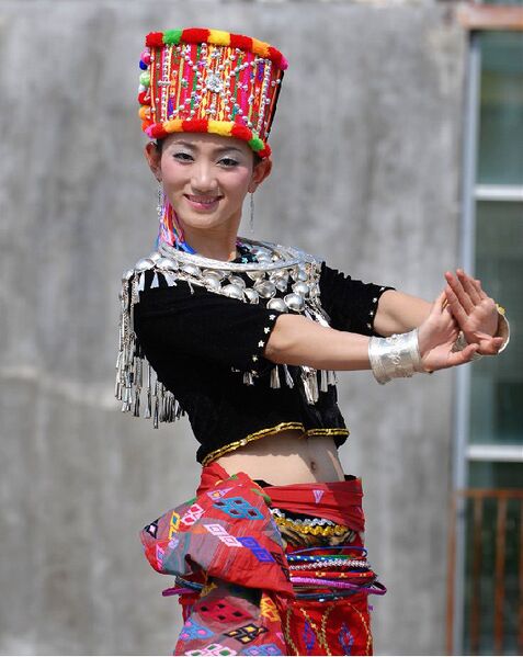 Файл:Singpho Dress..jpg