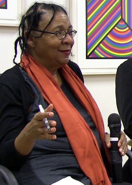 Файл:Bell hooks, October 2014.jpg