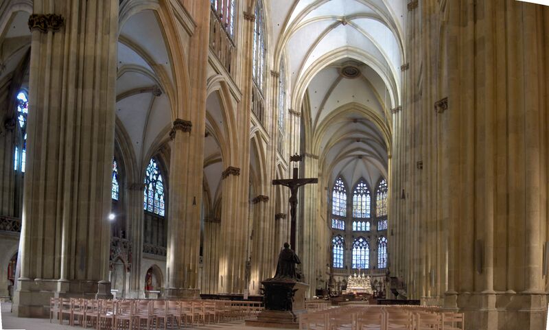 Файл:Dom St. Peter.JPG