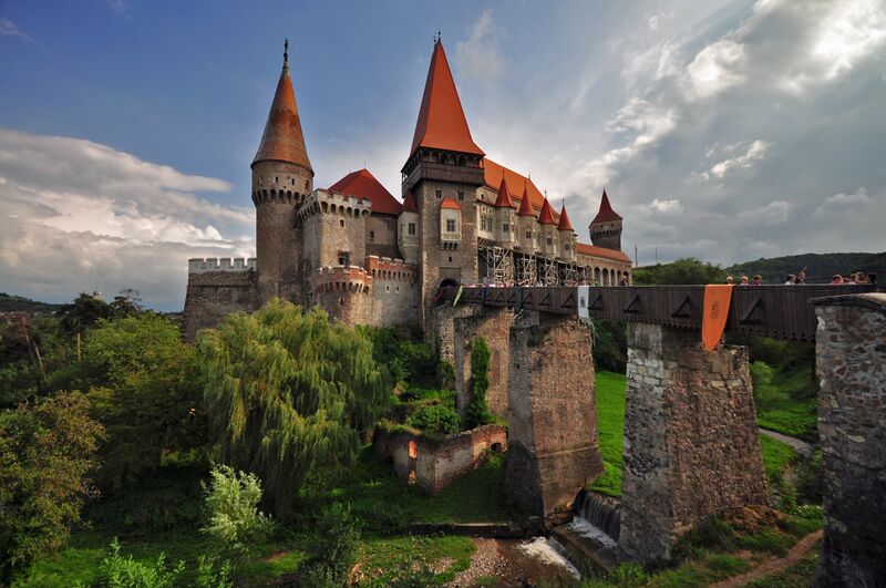 Файл:Hunedoara castle.jpg