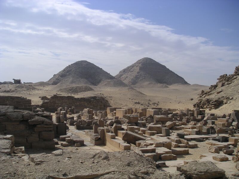 Файл:Pyramides d'Abousir.JPG