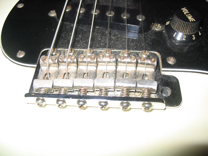 Файл:Fender Tremolo.JPG