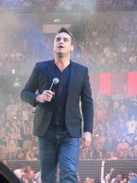 Файл:Robbiein2009.jpg