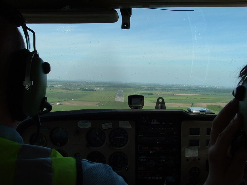 Файл:Final approach RW03 EGNJ.JPG
