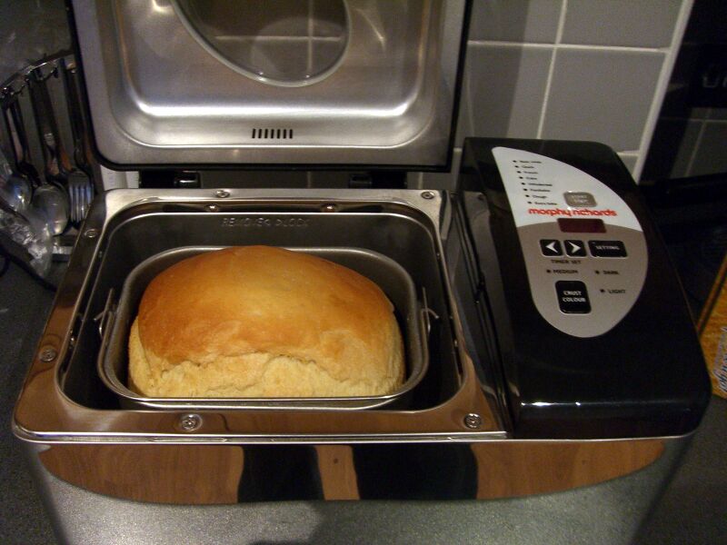 Файл:Making bread in bread machine.jpg