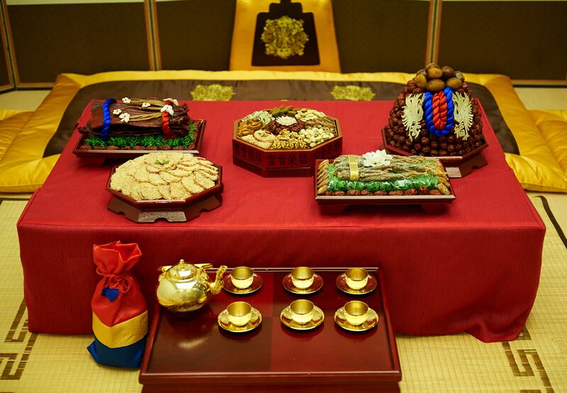 Файл:Pyebaek table.jpg