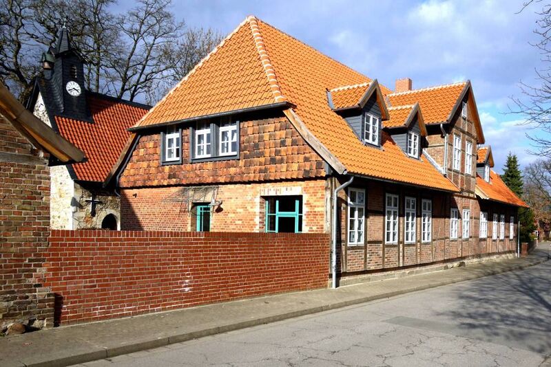 Файл:AlteSchule Wasbuettel.jpg