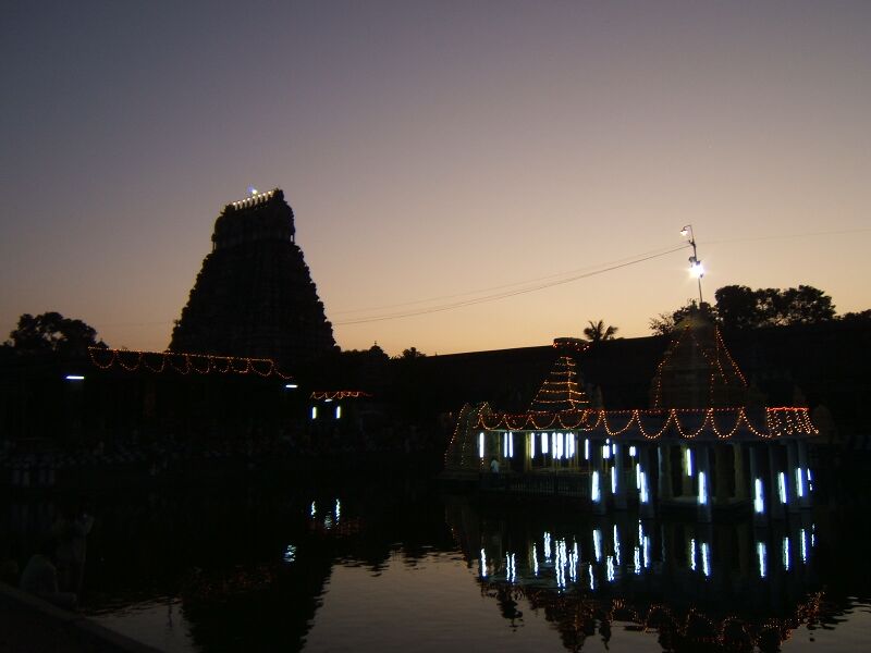 Файл:Varadaraja Temple float festival.JPG