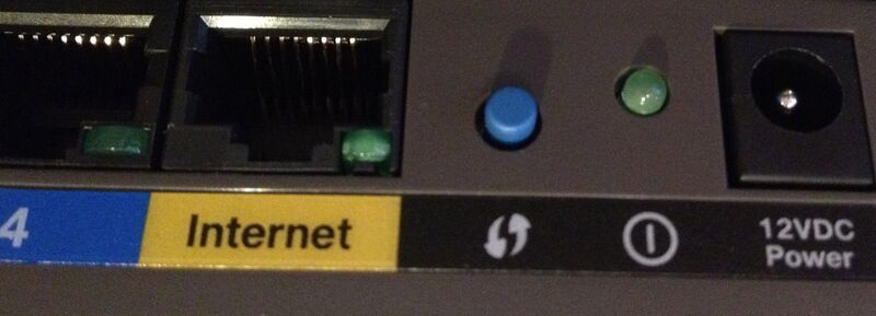 Файл:Cisco router WPS button.jpg