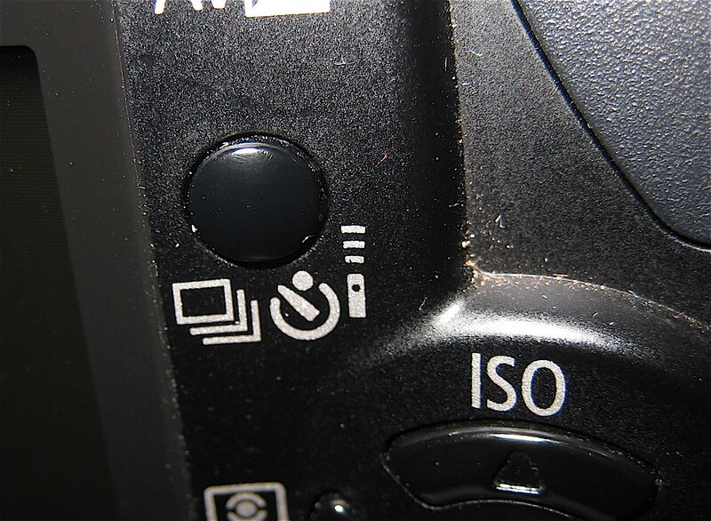 Файл:Drive mode button 400D.jpg