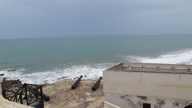 Файл:Ghana Elmina Castle Gun Defences.JPG
