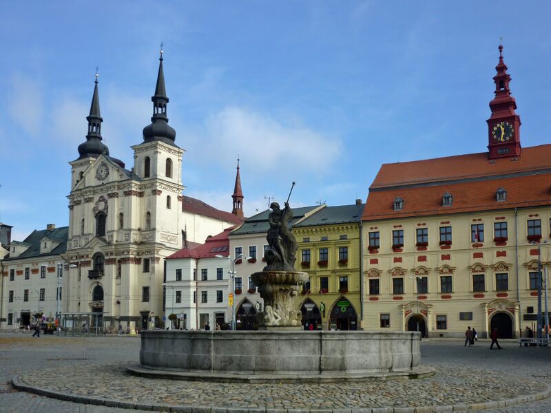 Файл:Iglau-Jesuitenkirche-Rathaus2.jpg