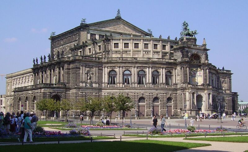 Файл:Semperoper Dresden1.jpg