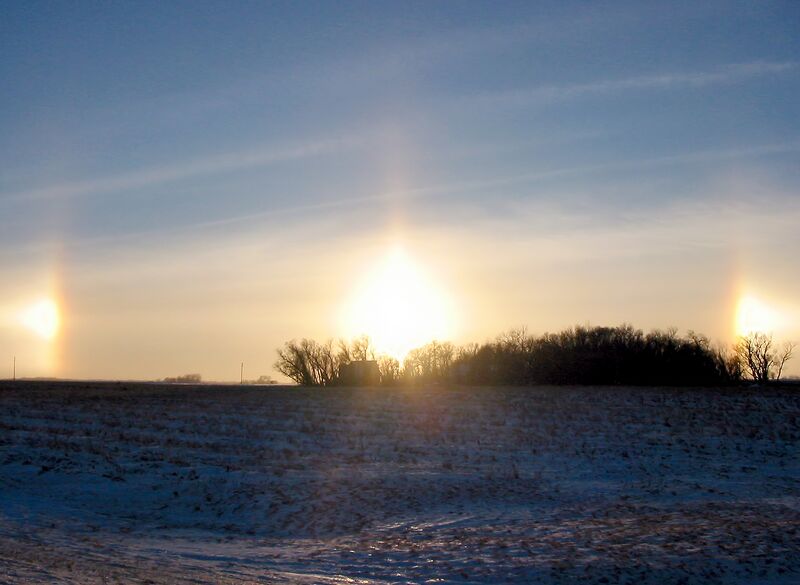 Файл:Sundogs - New Ulm-Edit1.JPG