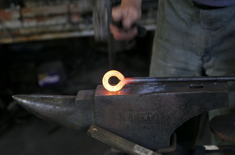Файл:Blacksmith at work02.jpg