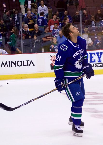 Файл:Brandon Sutter 10-2015.jpg