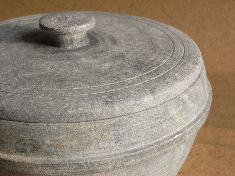Файл:Soapstone pot.jpg