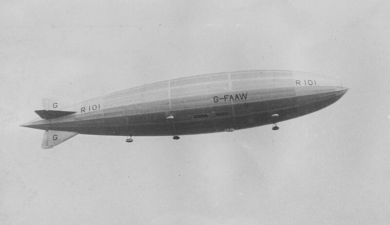 Файл:R101 in flight.jpg