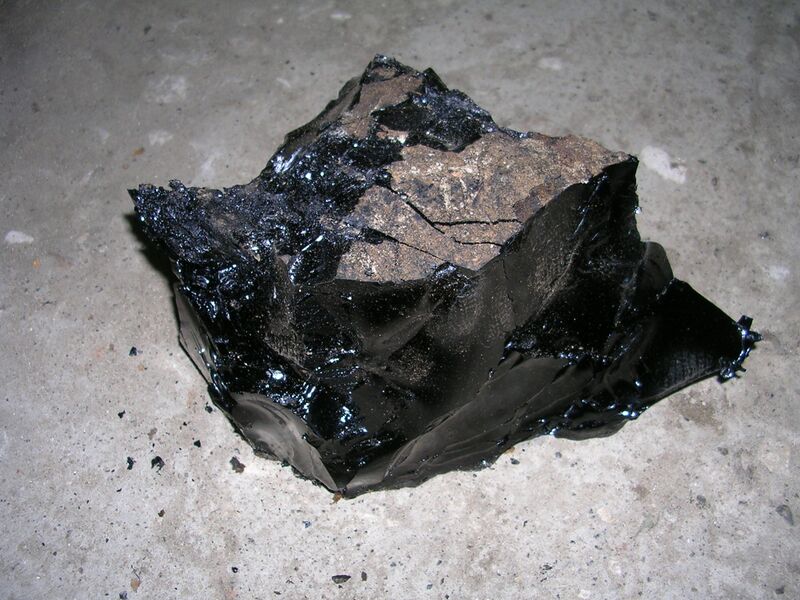 Файл:Refined bitumen.JPG