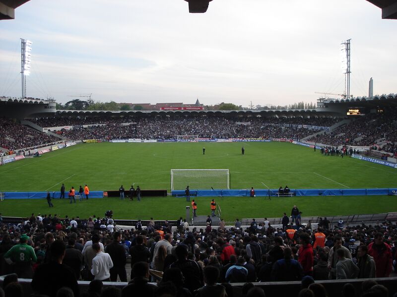 Файл:Stade Chaban-Delmas.jpg