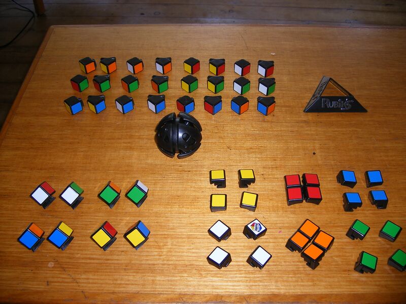 Файл:Unassembled Rubik's Revenge.JPG
