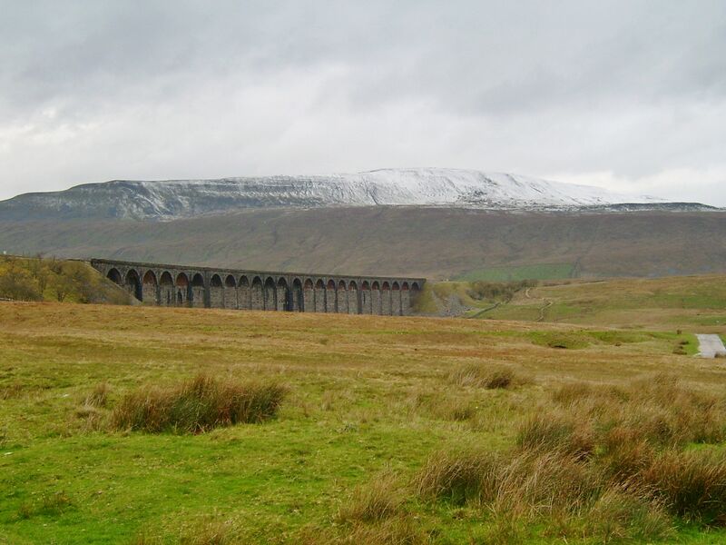 Файл:Whernside and Ribblehead Viaduct.jpg