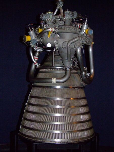 Файл:An RL-10 engine at LSM.jpg
