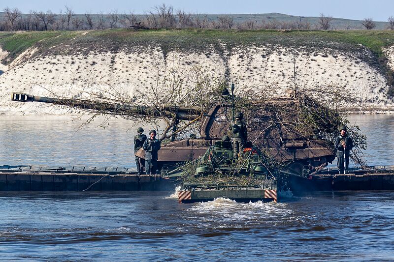 Файл:MotorizedRifleExercise2019-20.jpg