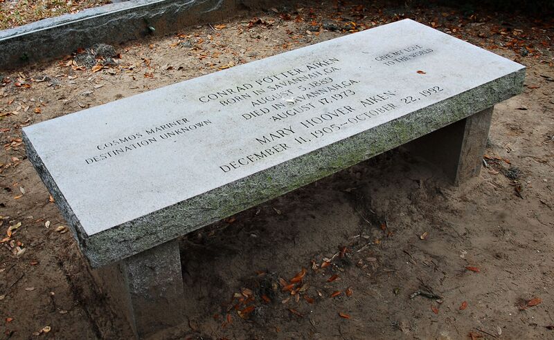 Файл:ConradAikenBench.jpg