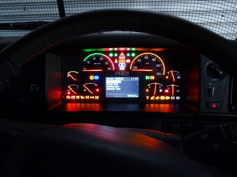 Файл:FH16 Mk2 dash display.JPG